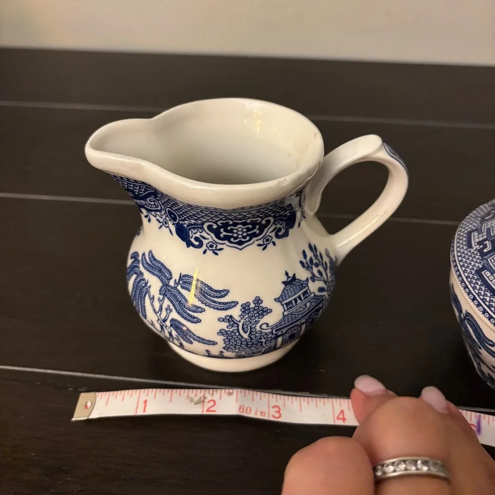 Churchill England | Blue Willow | Creamer & Lidded Sugar Bowl Set | small flaw